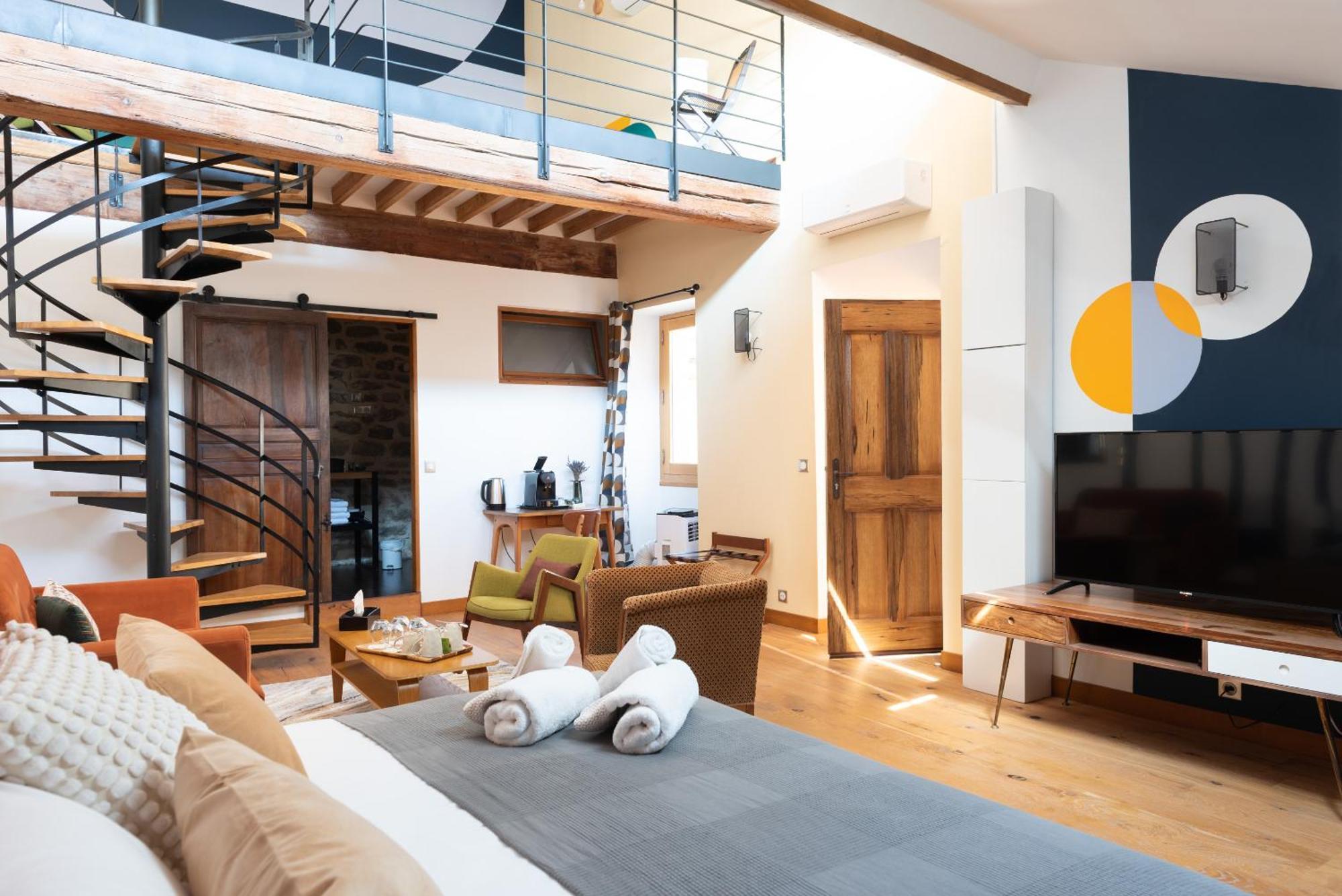 La Maison D'En Bas Des Seigneurs 屈屈龙 外观 照片